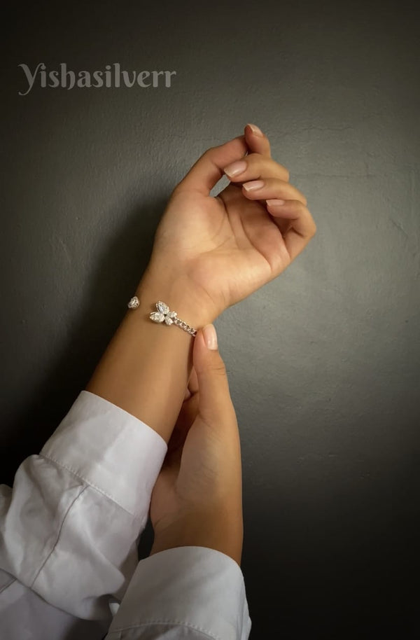butterfly with pearl gold bracelet