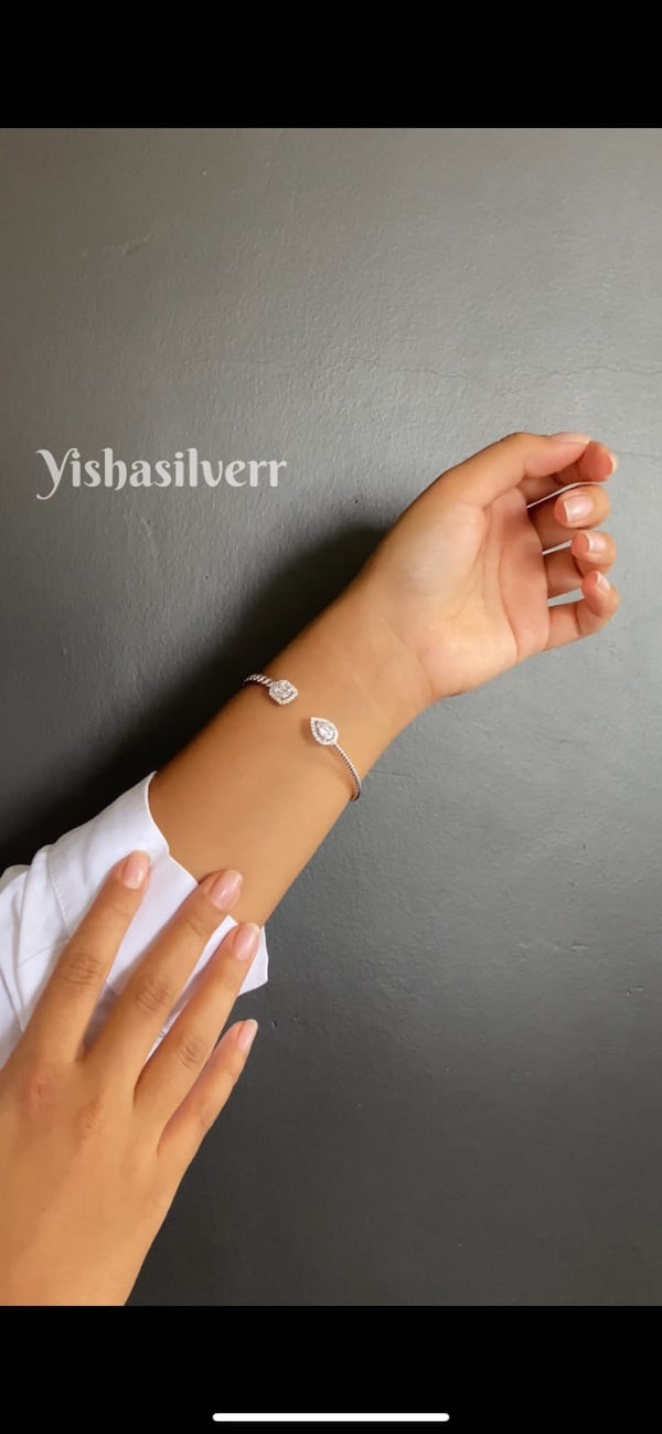 Round and Pear Shape Open Diamond Bangle